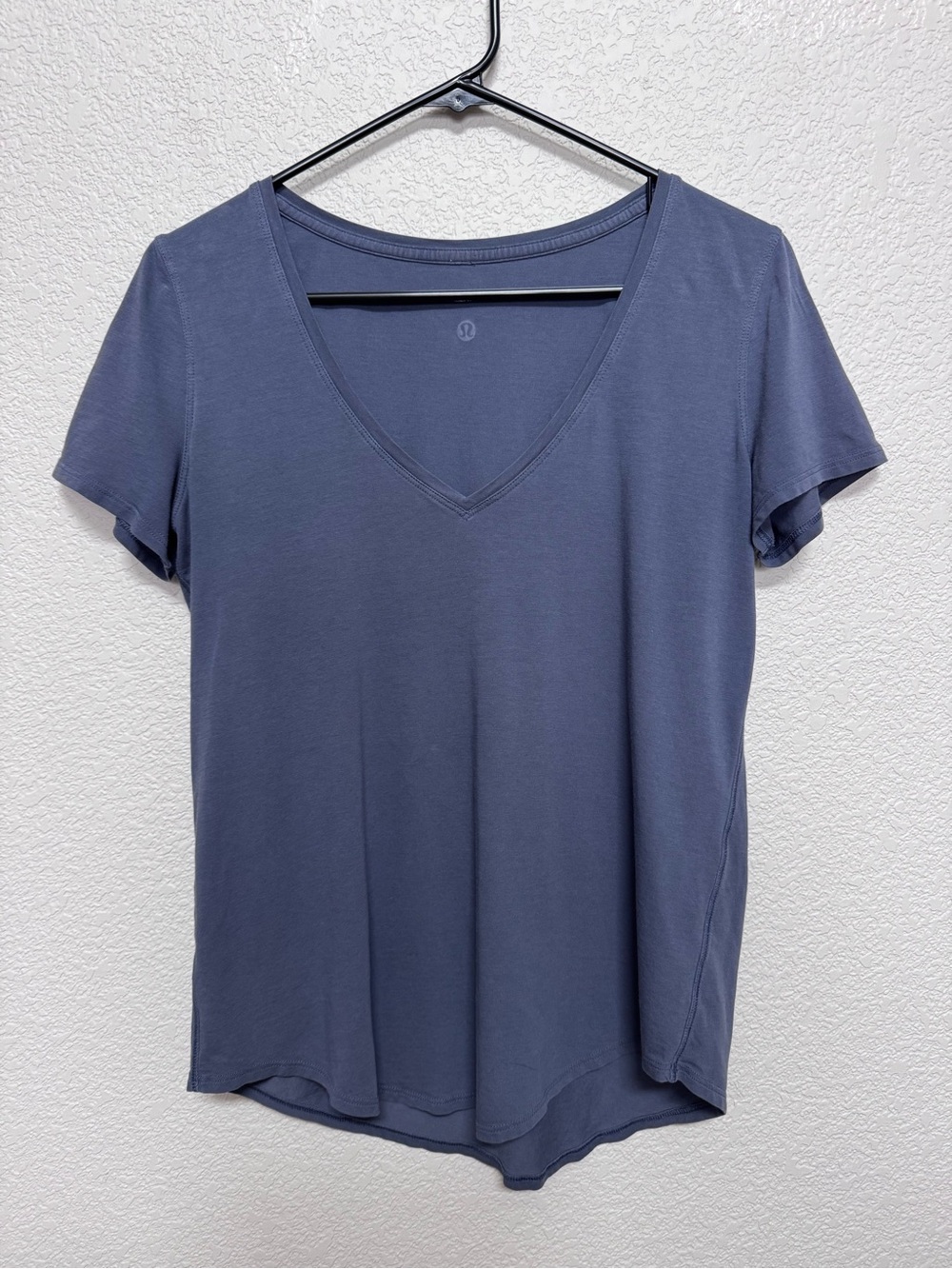 Lululemon Love Tee V Neck Women’s L Mineral Blue